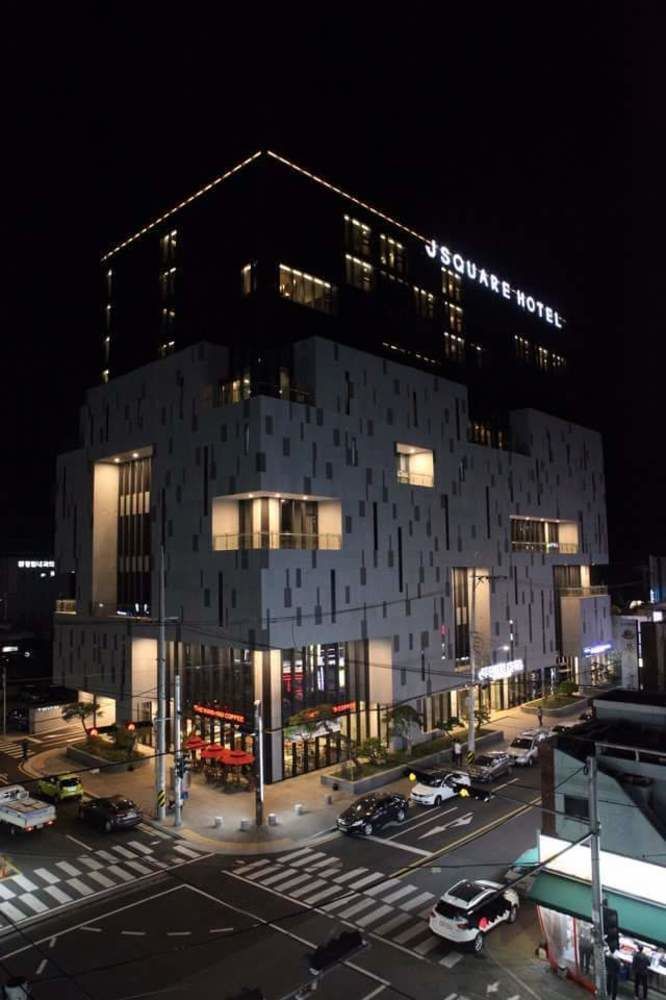 J Square Hotel And Wedding Jinju Eksteriør bilde
