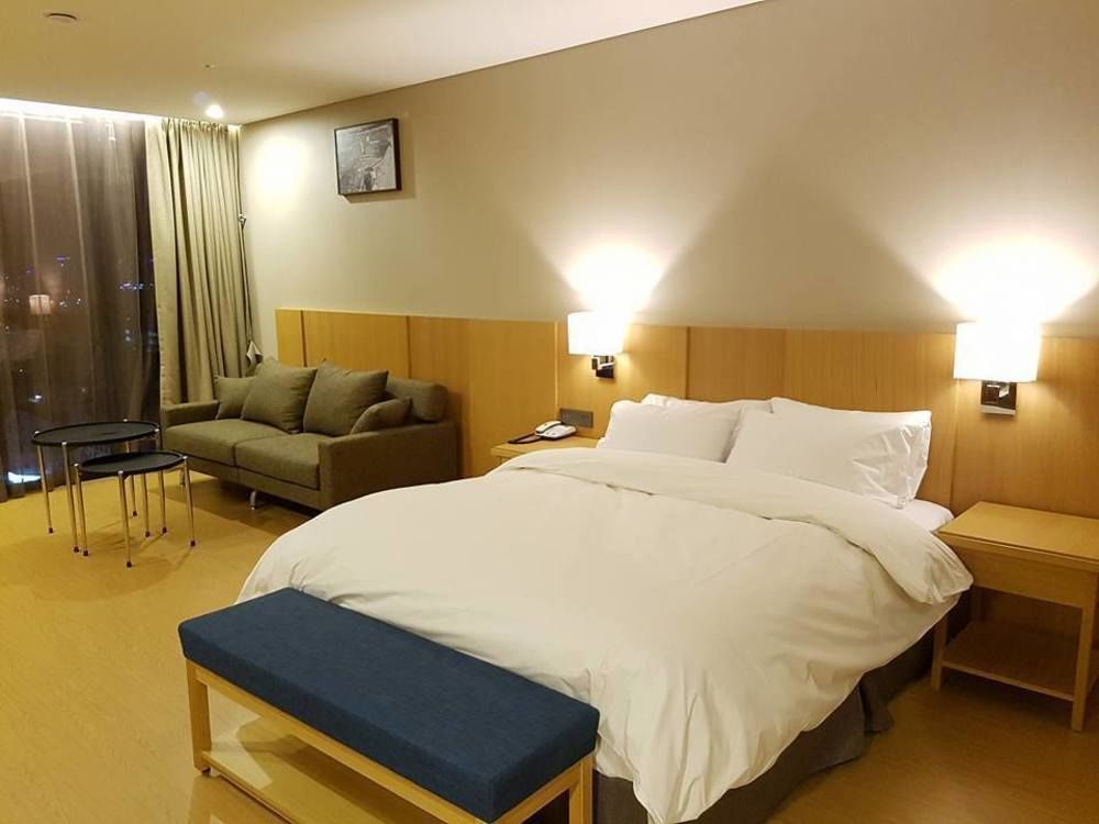 J Square Hotel And Wedding Jinju Eksteriør bilde