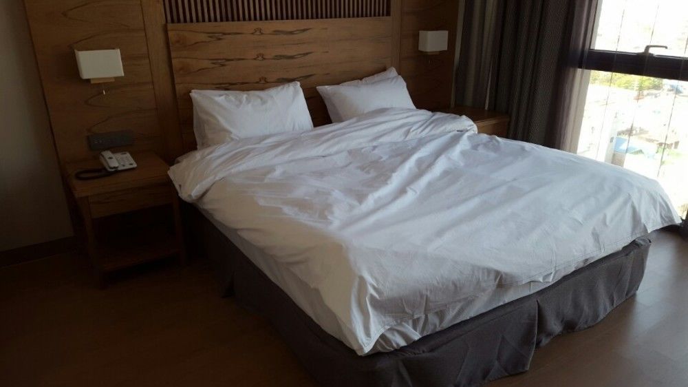 J Square Hotel And Wedding Jinju Eksteriør bilde
