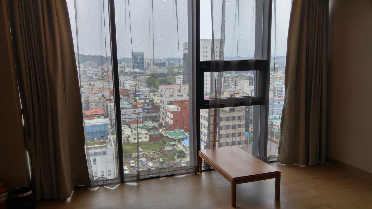 J Square Hotel And Wedding Jinju Eksteriør bilde