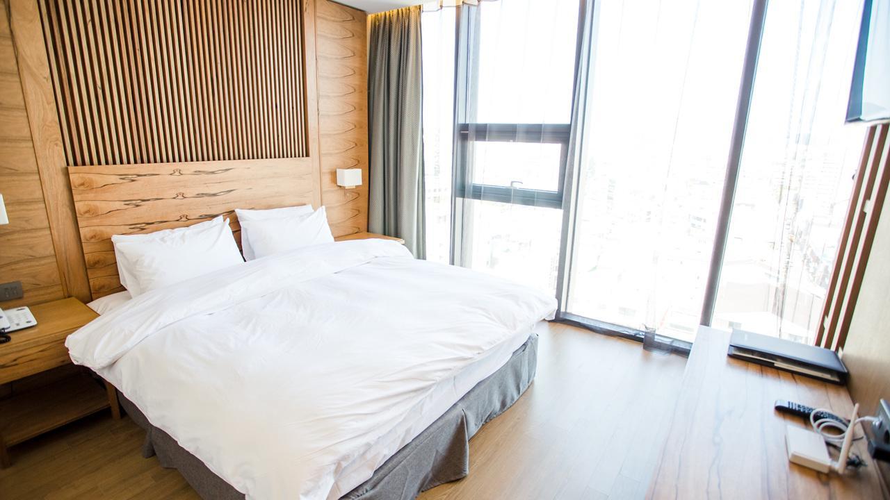 J Square Hotel And Wedding Jinju Eksteriør bilde