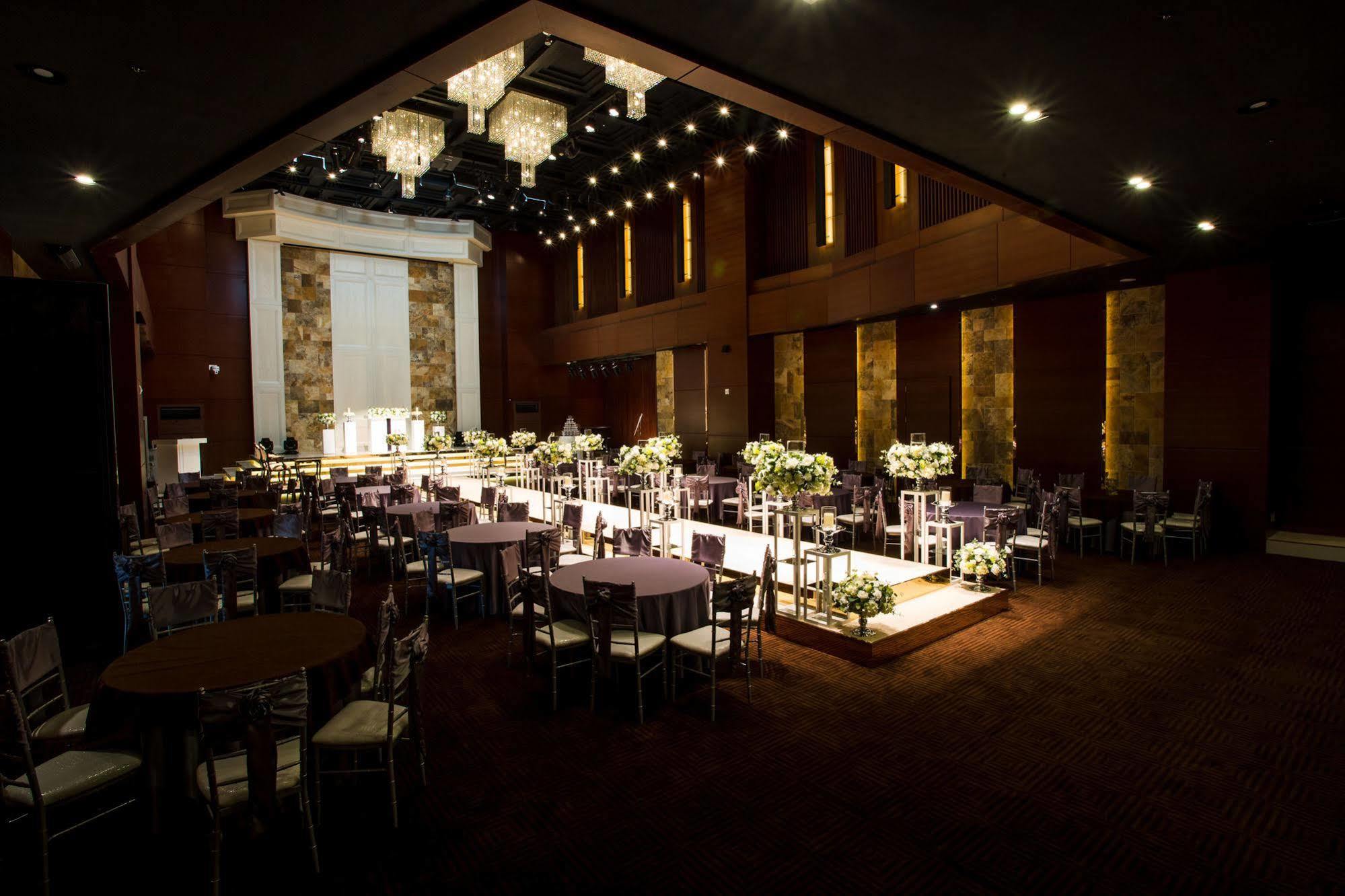 J Square Hotel And Wedding Jinju Eksteriør bilde